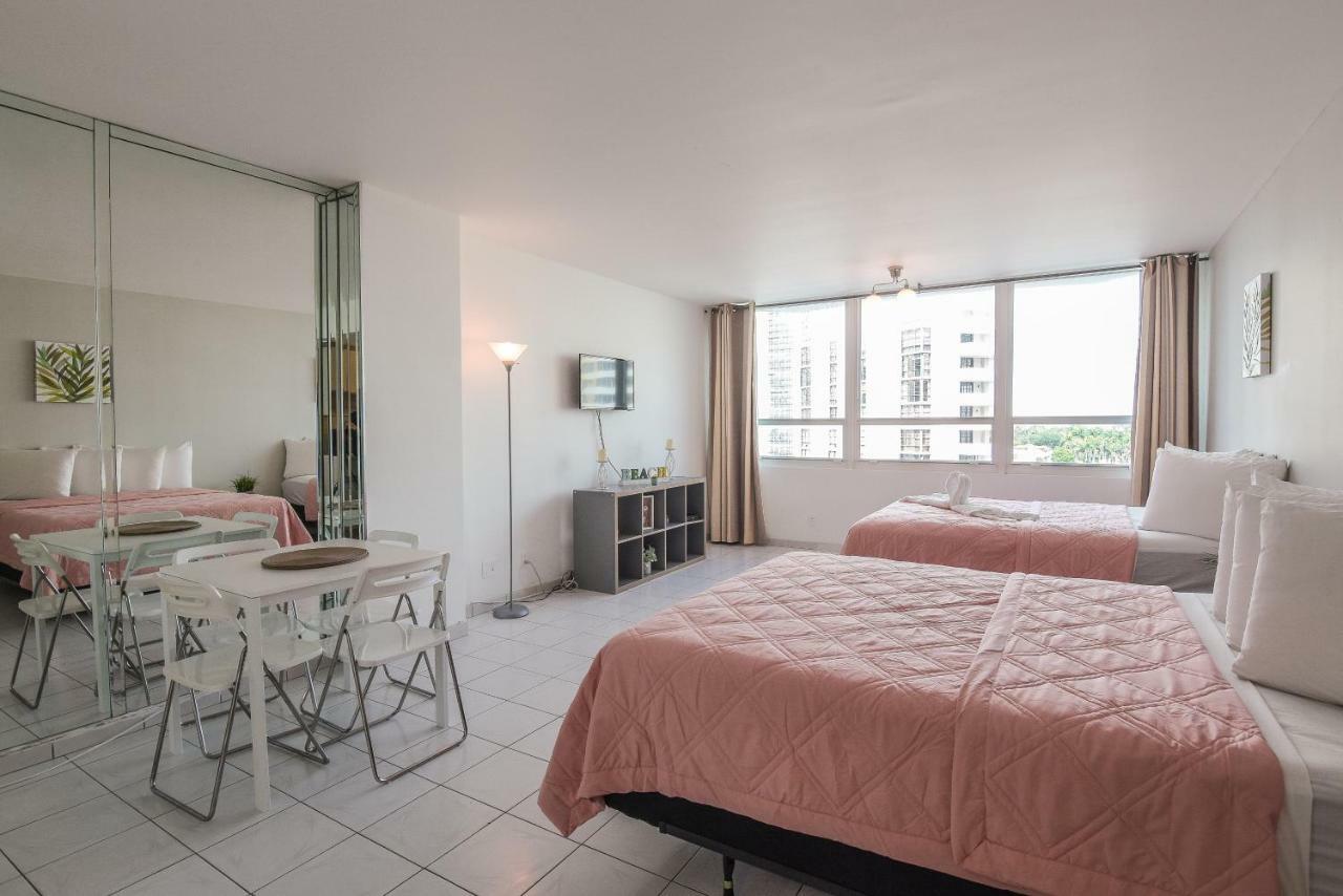 Castle Beach Suites By Vacation Media Miami Beach Bagian luar foto
